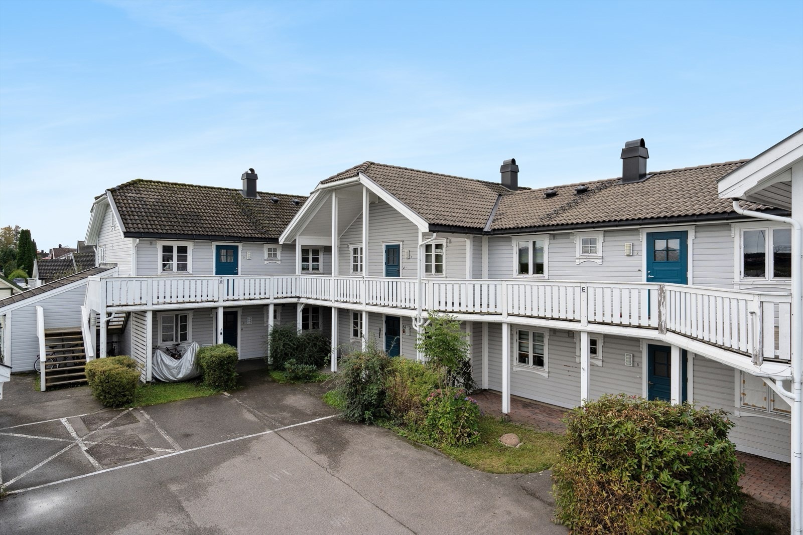 For ekstra lagringsplass disponerer leiligheten en utvendig sportsbod på 5 kvm. Galleribilde