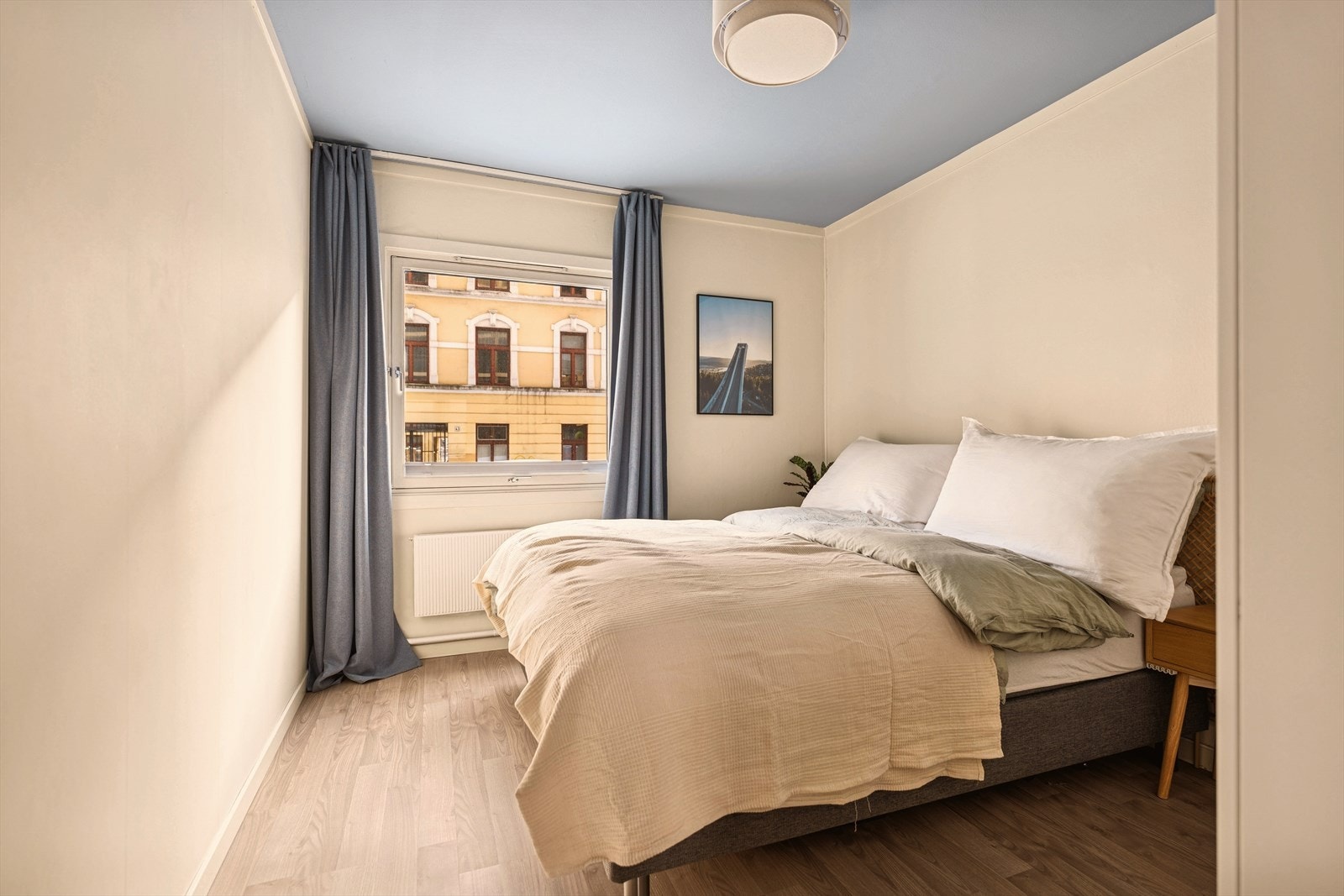 Hovedsoverommet har god plass til dobbeltseng og garderobe. Galleribilde