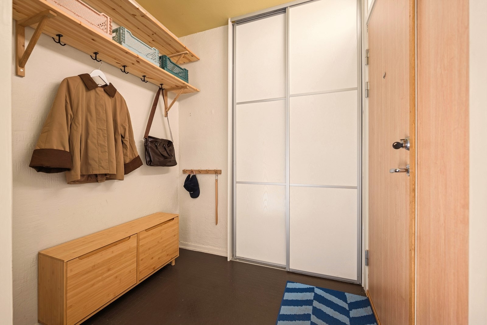 Lun og lekker med gode oppbevaringsmuligheter. Galleribilde