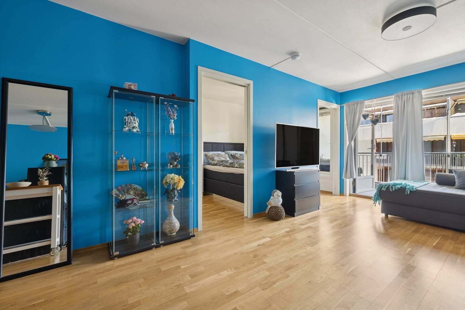 Gjennomgående standard med malte, slette vegger og parkett på gulvene Galleribilde