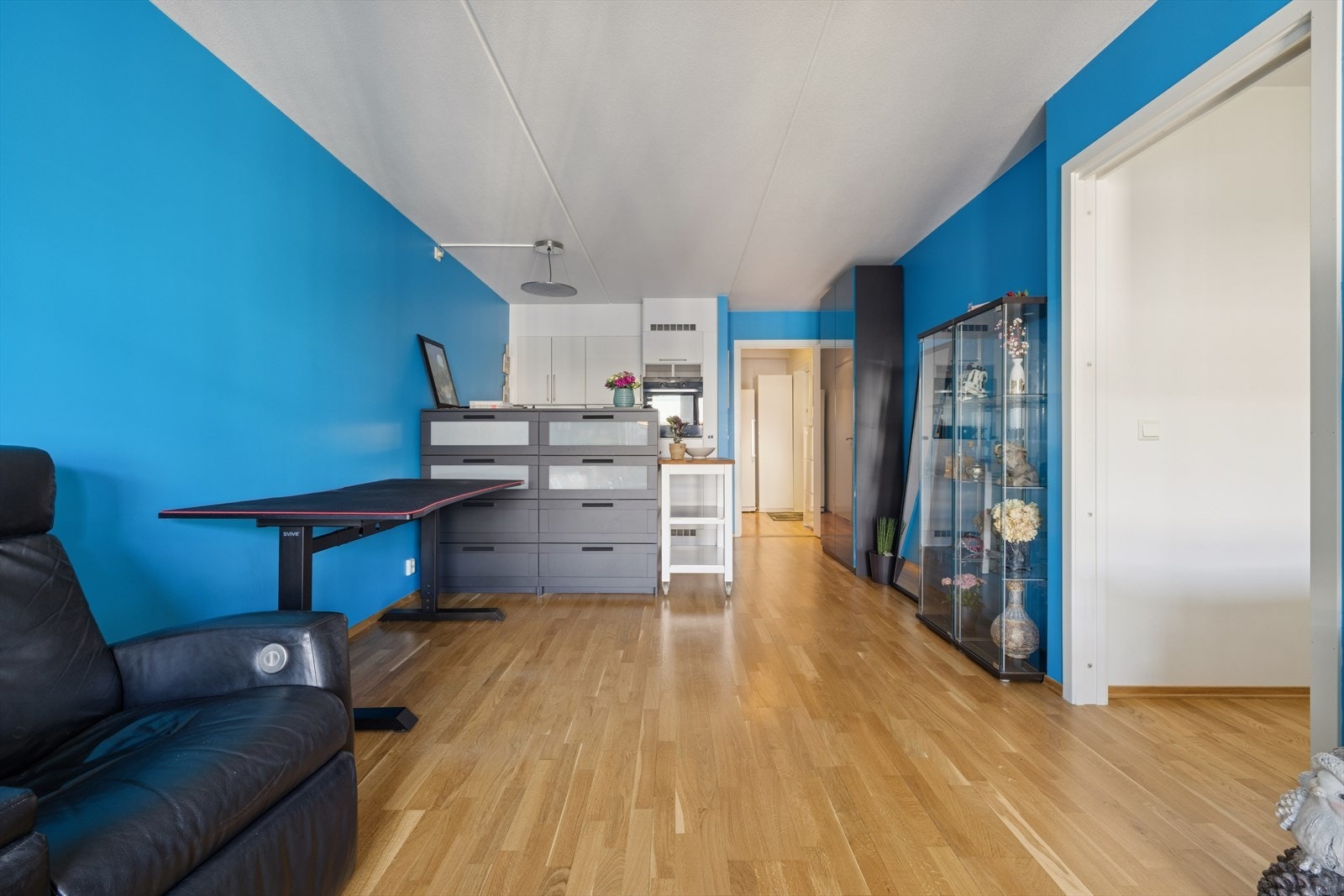 Stuen har plass til både salong og spisebord Galleribilde