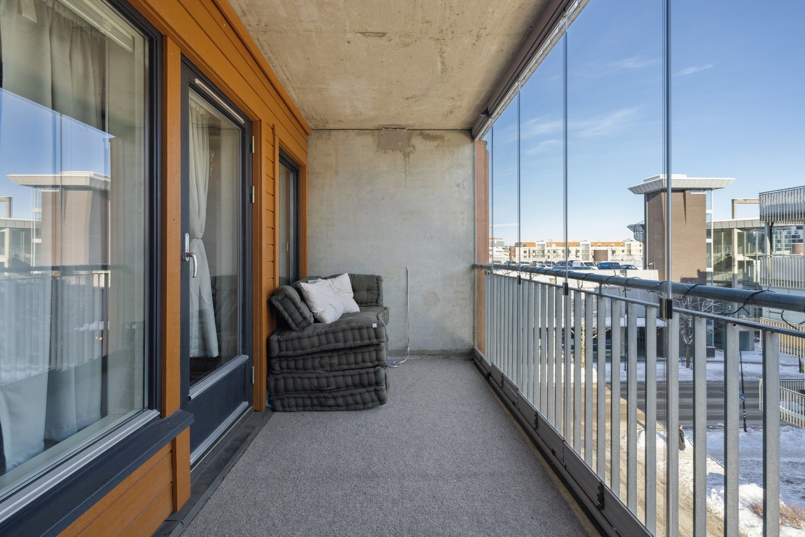 På balkongen kan du starte dagen i morgensolen - et perfekt sted for en rolig kopp kaffe og en myk start på dagen Galleribilde