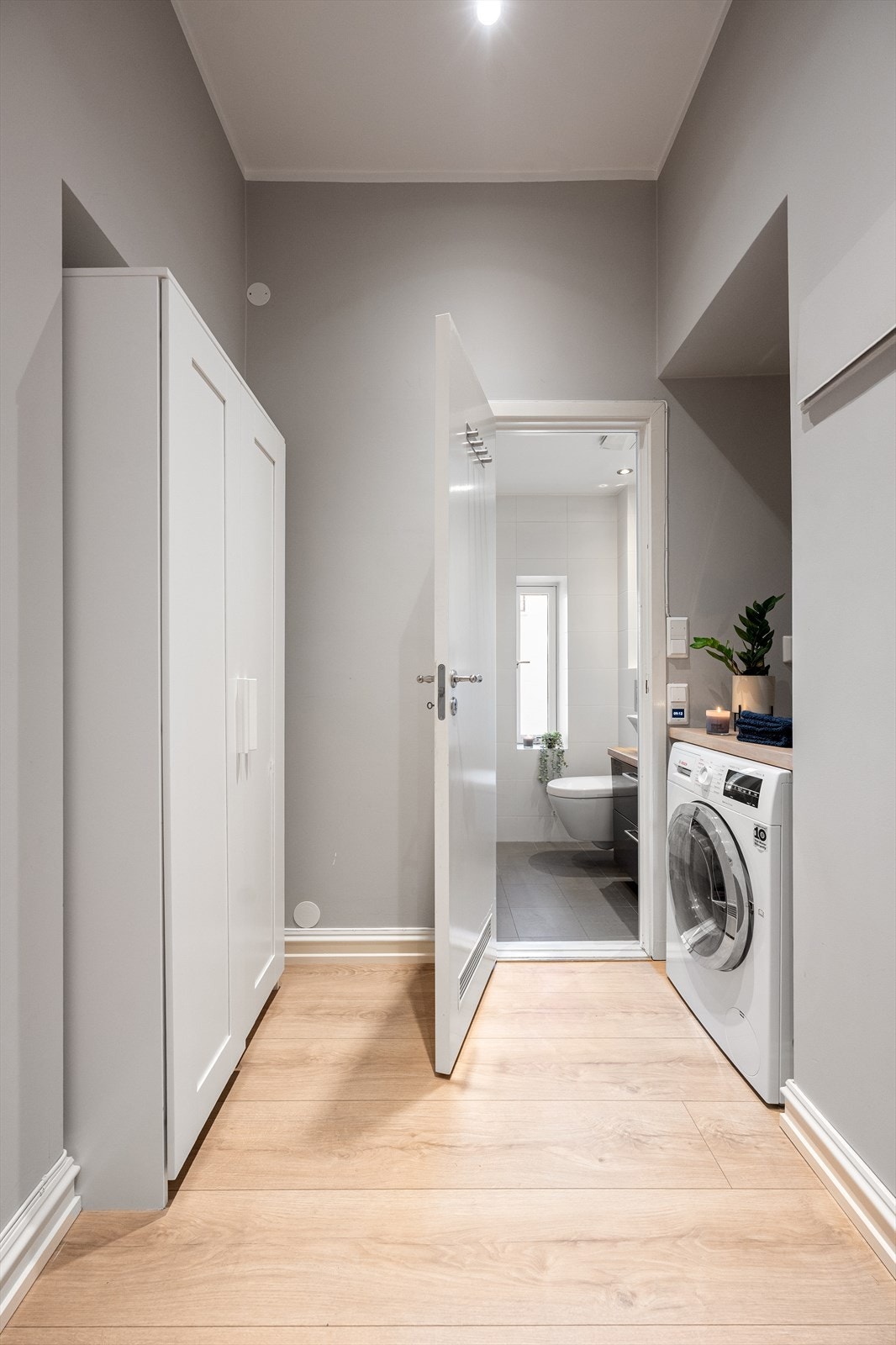 Her er det også satt av plass til et stort garderobeskap. Galleribilde