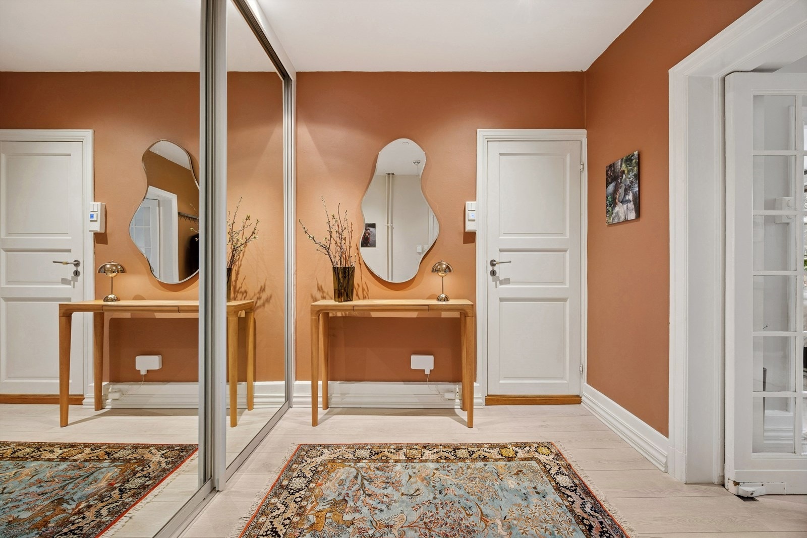 Velkommen inn i denne sjarmerende og klassiske leiligheten på Frogner. Galleribilde