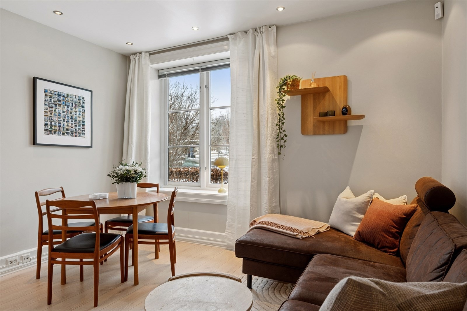 God plass til både sofa- og spisegruppe. Galleribilde