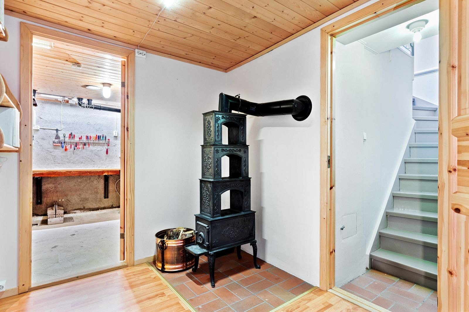 Det er også 3 romslige boder i kjelleren. Galleribilde