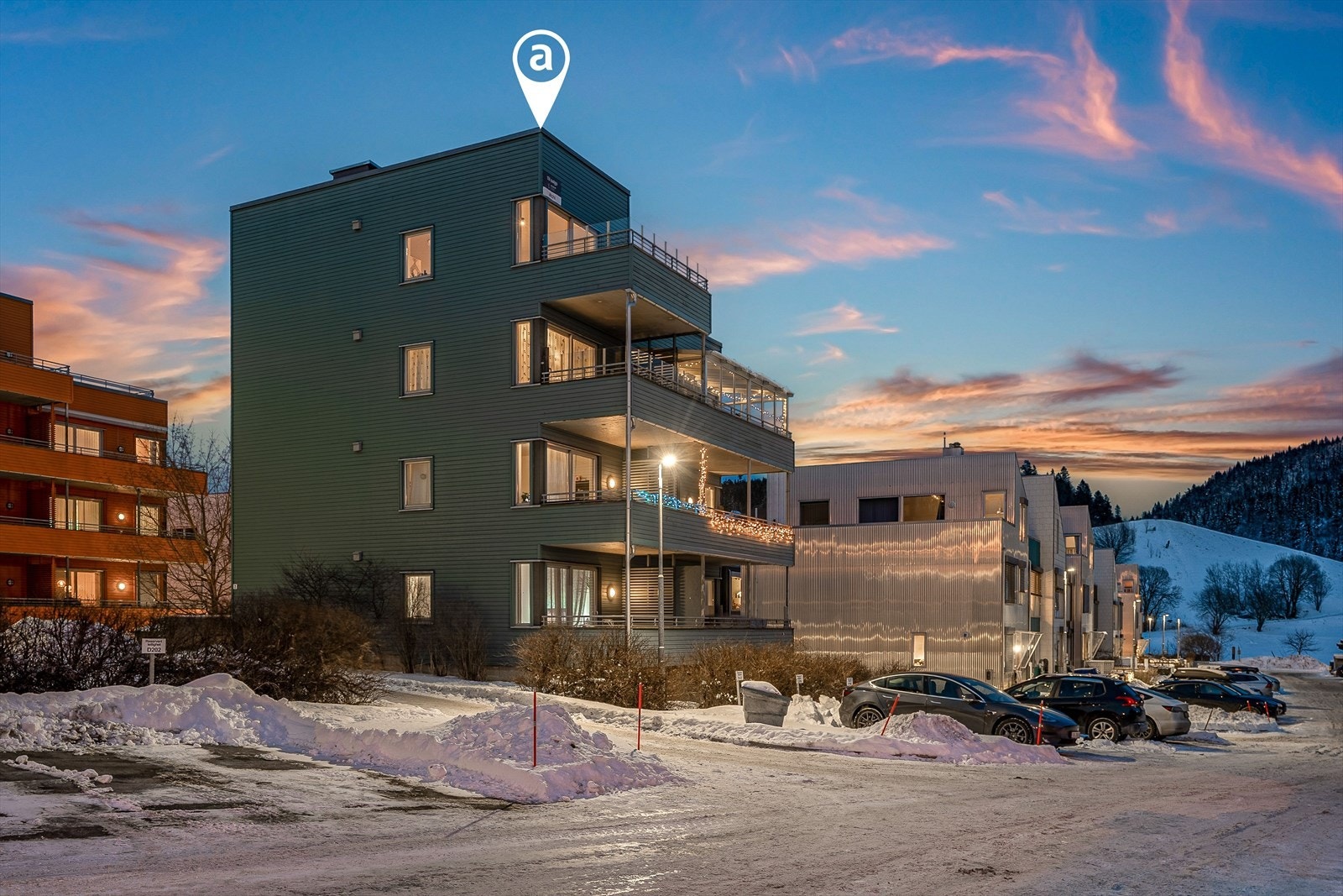 Det unike med denne leiligheten er at det er den eneste leilighet i etasjen. I tillegg til at den er plassert i toppetasjen, med ypperlige sol- og utsiktsforhold. Galleribilde