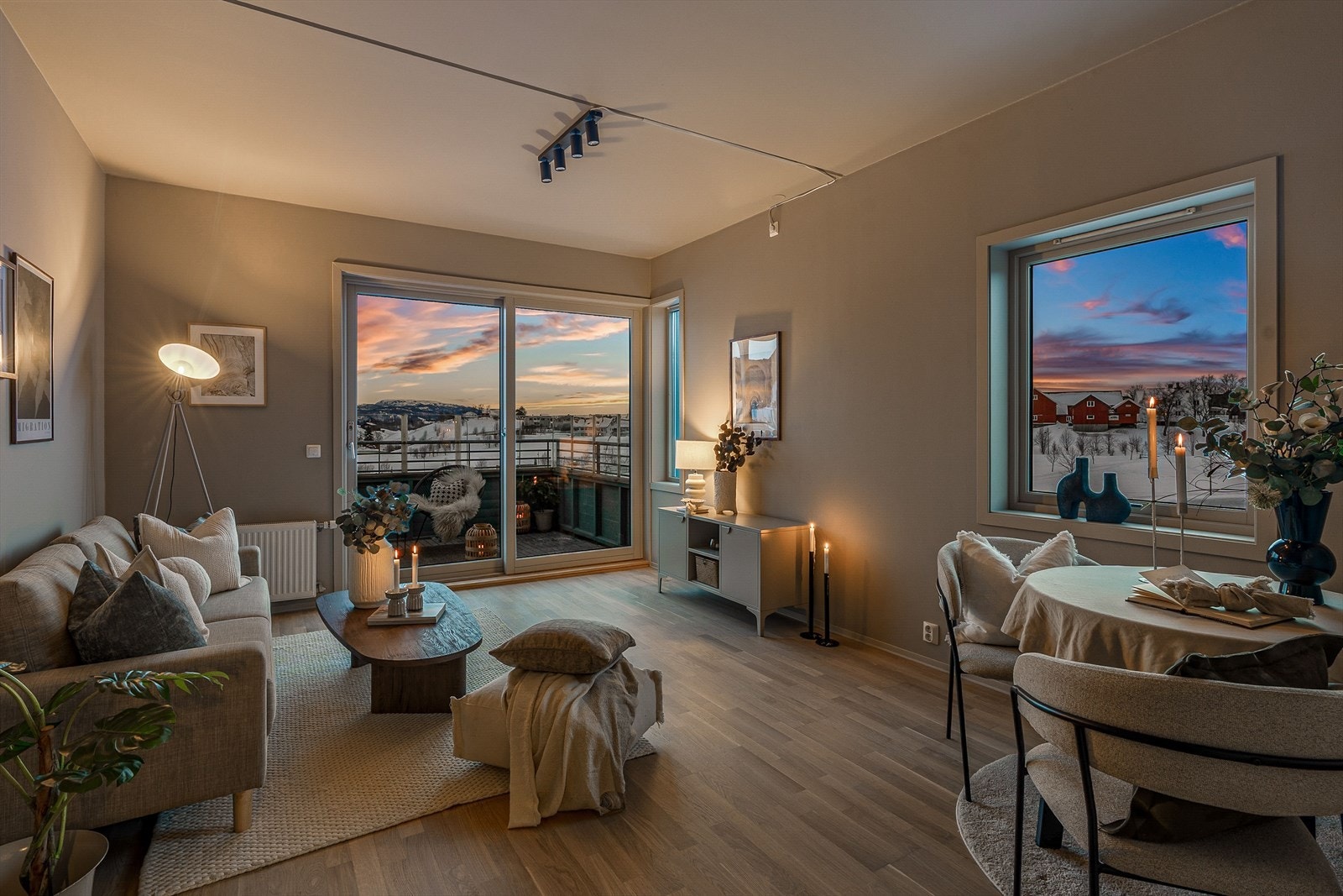 Leiligheten er den eneste leiligheten i bygget som ligger i toppetasjen. Det gjør at du har mulighet til å innrede en 60 kvm takterrasse, i tillegg til ekstra vindusflater. Galleribilde