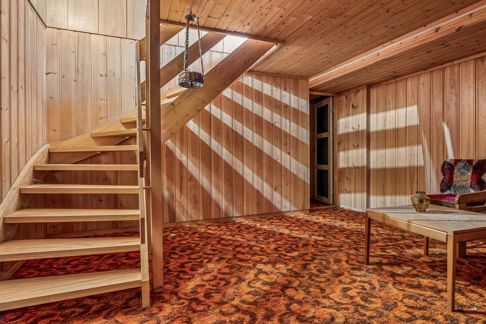 Boligdelen har en stor kjeller med mulighet for ulike bruksområder. Galleribilde