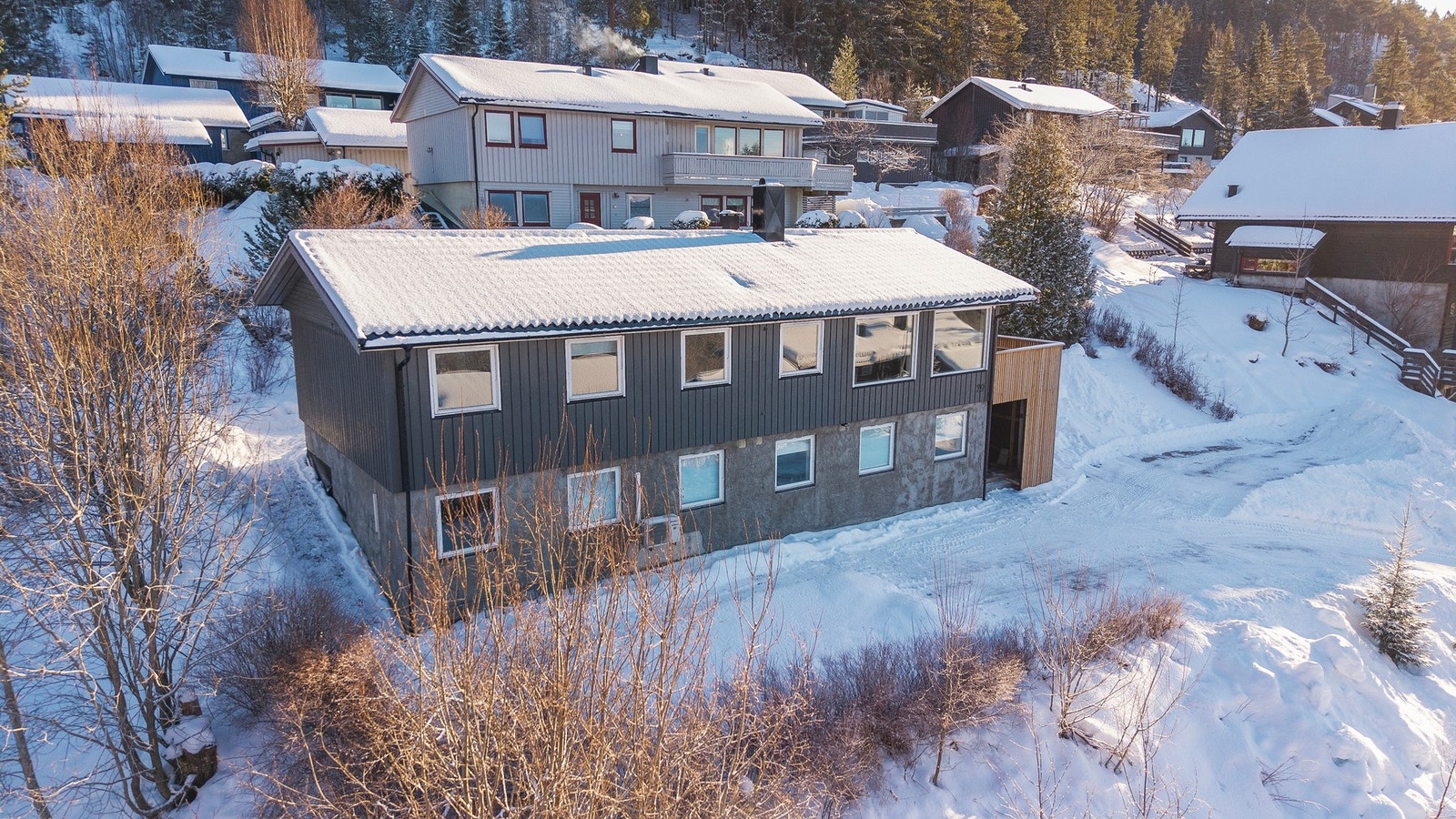 Innholdsrik enebolig med godkjent utleieleilighet i underetasjen, en attraktiv inntektsmulighet! Galleribilde