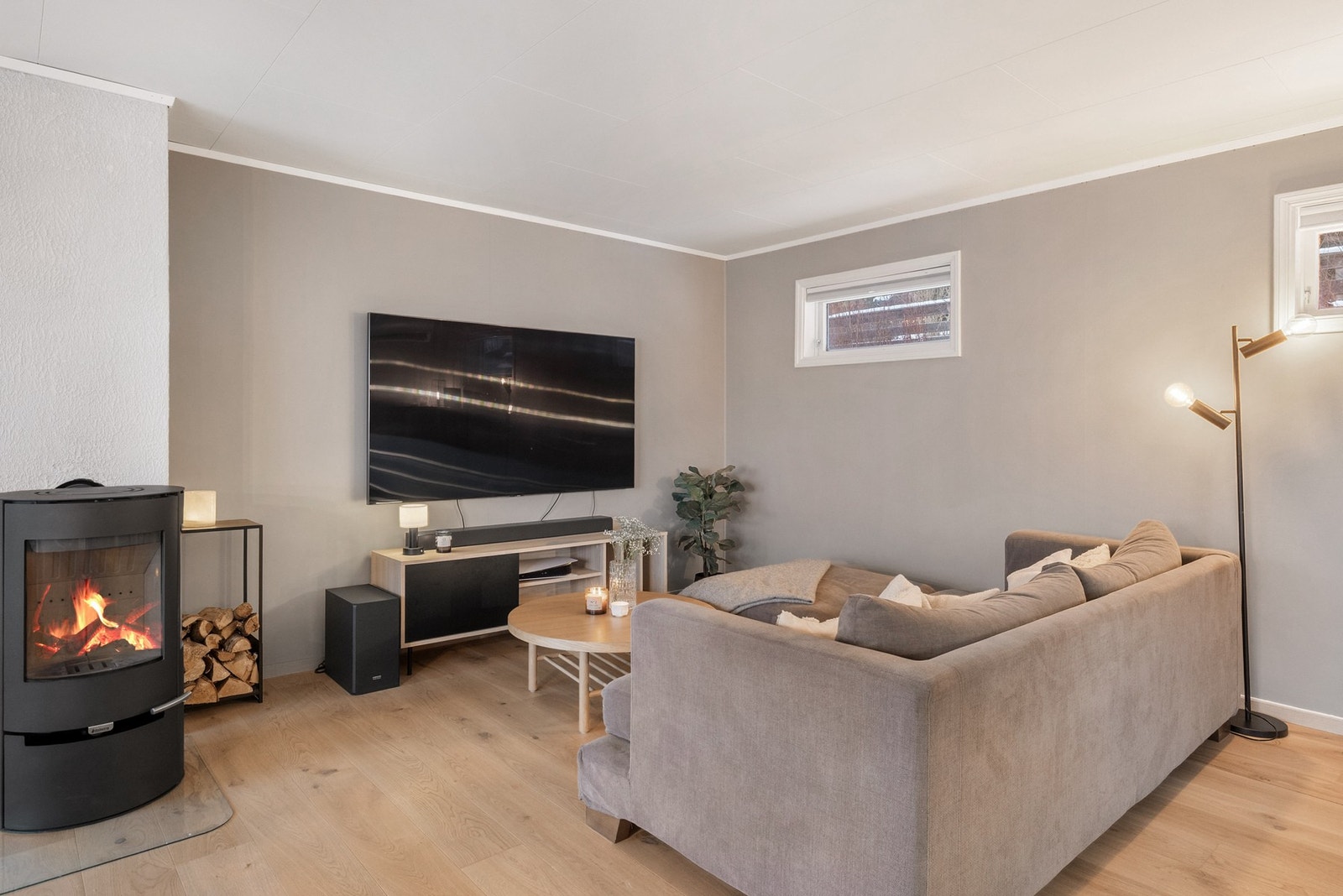 God komfort med oppvarming fra både vedovn og varmepumpe Galleribilde