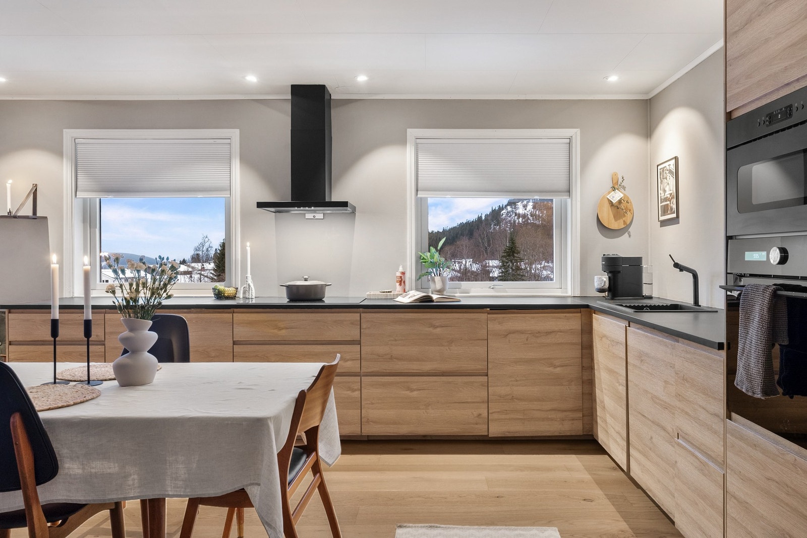 Rikelig med plass til å nyte både matlagingen og hygge Galleribilde