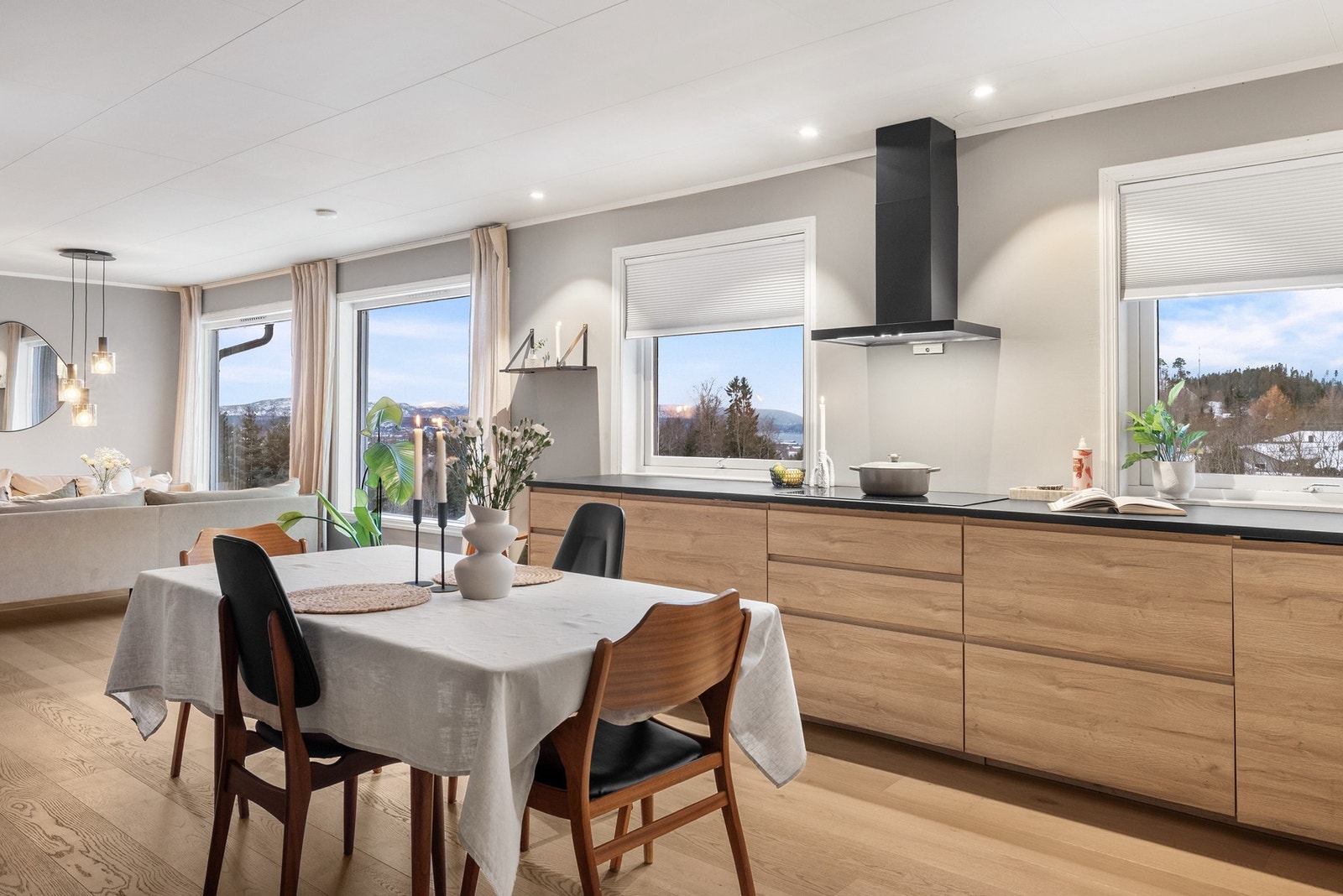 Kjøkkenet oppleves som hjertet i hjemmet. Samlingspunkt for hele familien! Galleribilde