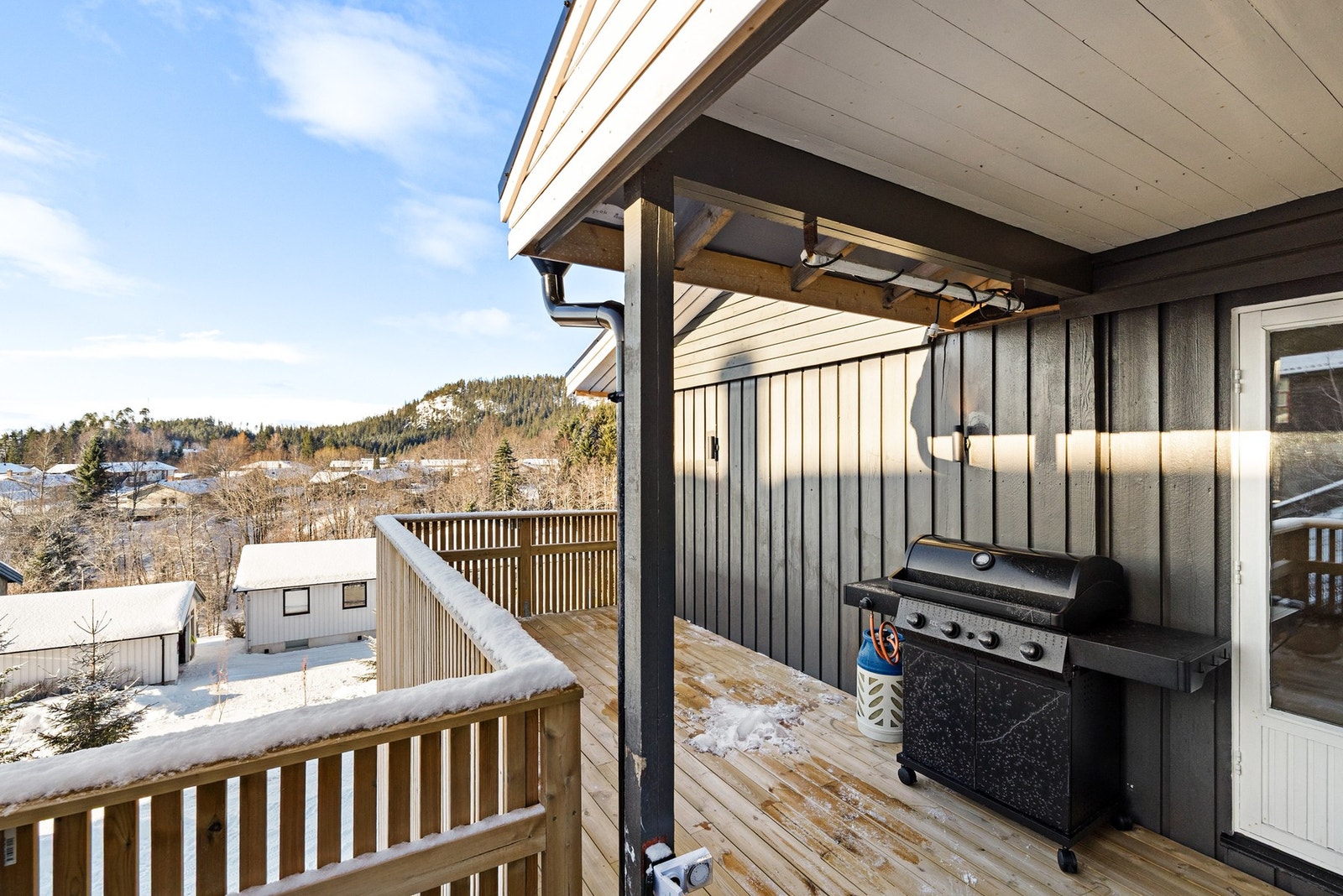 Balkong og terrasseplatt mot sør fra 2025 Galleribilde