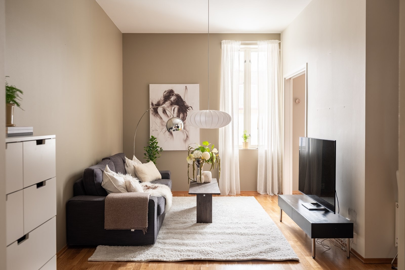 Nordvik Bolig ved Thomas Kvålsvoll ønsker velkommen til Hospitalsløkkan 20C! (Foto: Eivind Mølnå - https://www.molnaphoto.com) Galleribilde