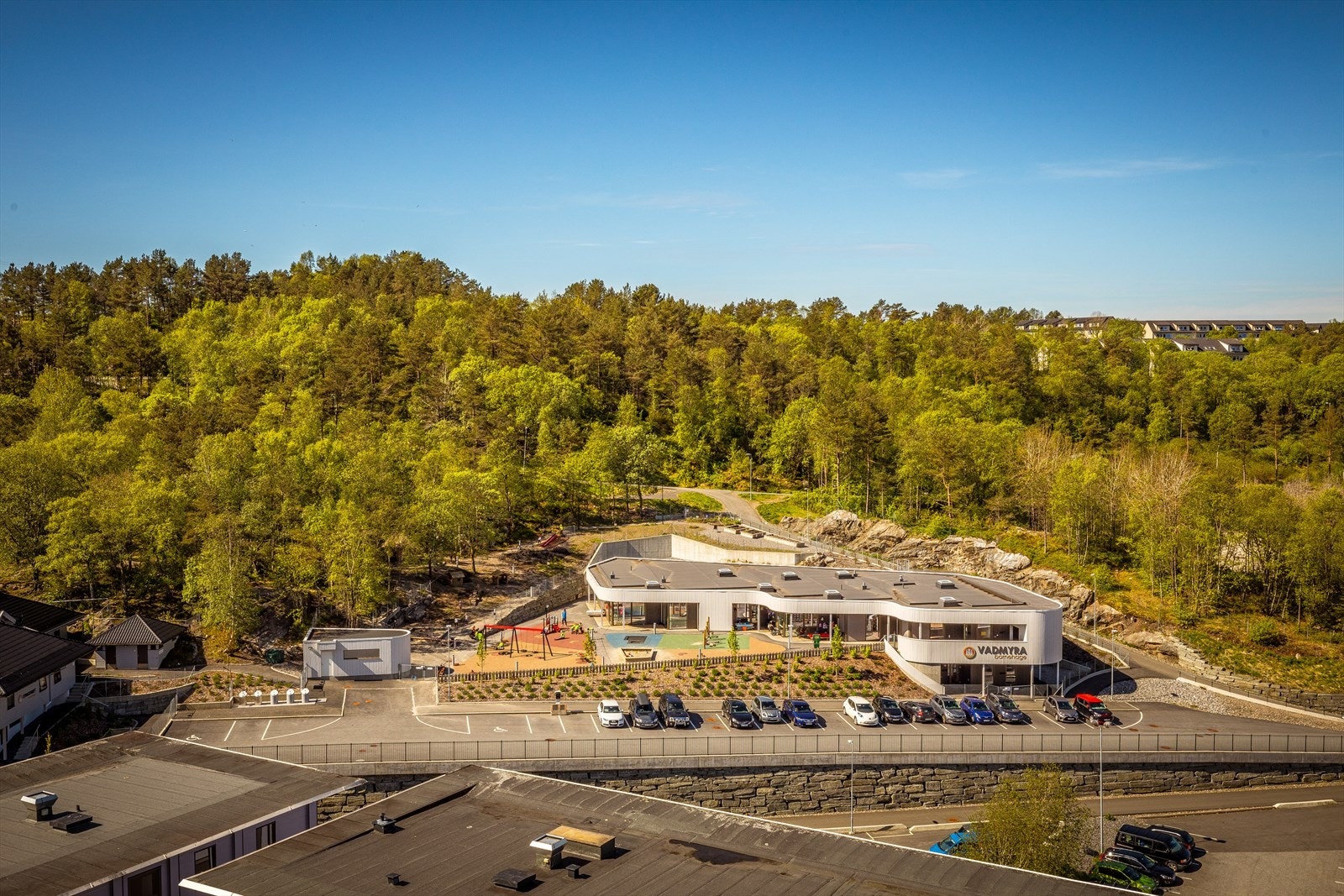 - Vadmyra barnehage ligger rett ved. Du finner og flere skoler og barnehager i kretsen - Galleribilde