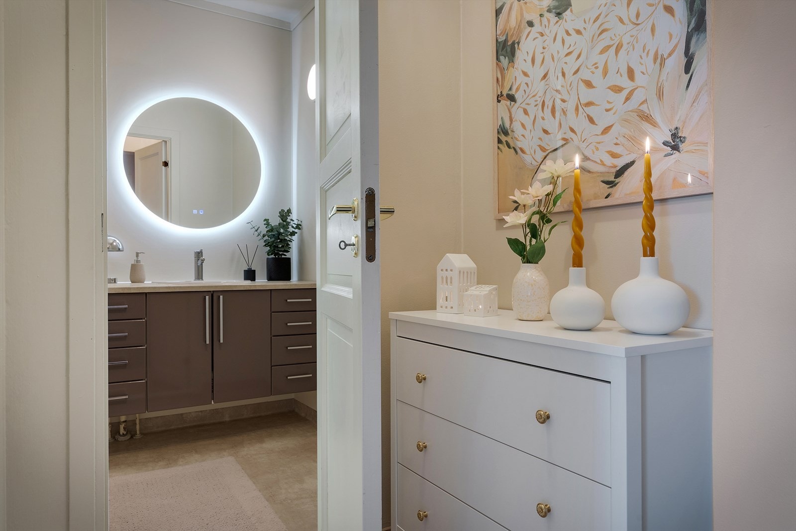 - Leilighetens baderom måler 3,2 m² - Galleribilde