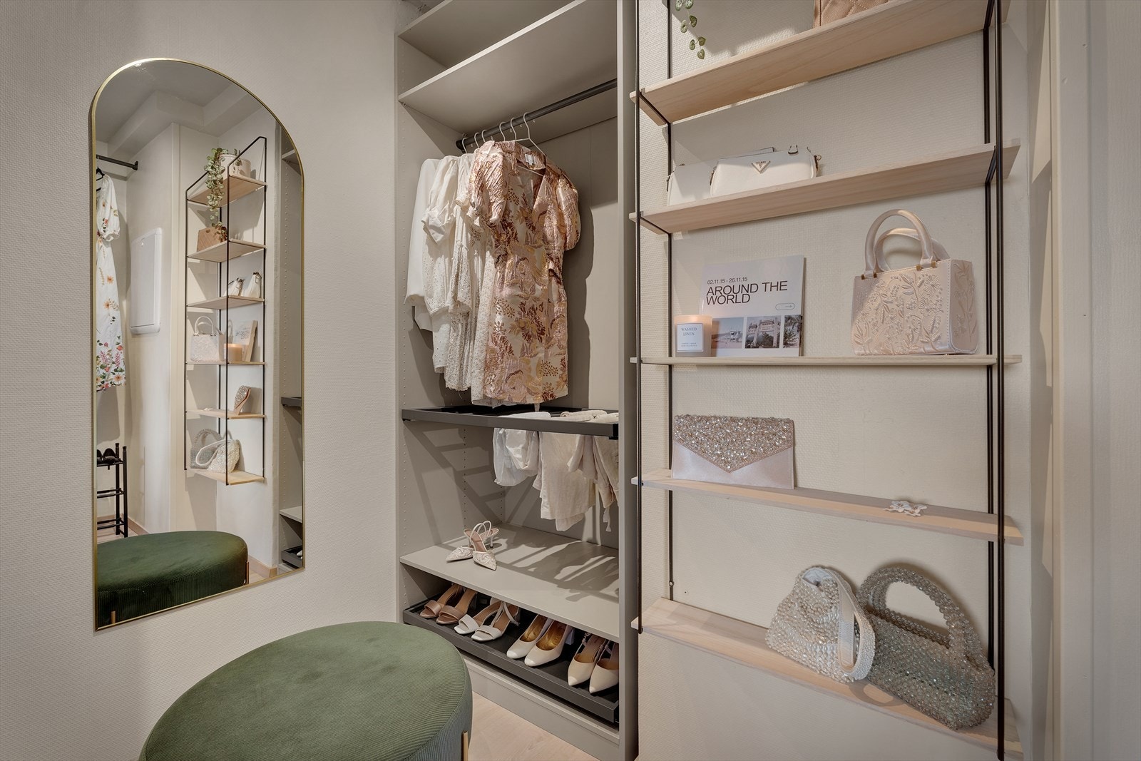 - En garderobe med oversiktlig oppbevaringsplass og enkel tilgang til alt du trenger - Galleribilde