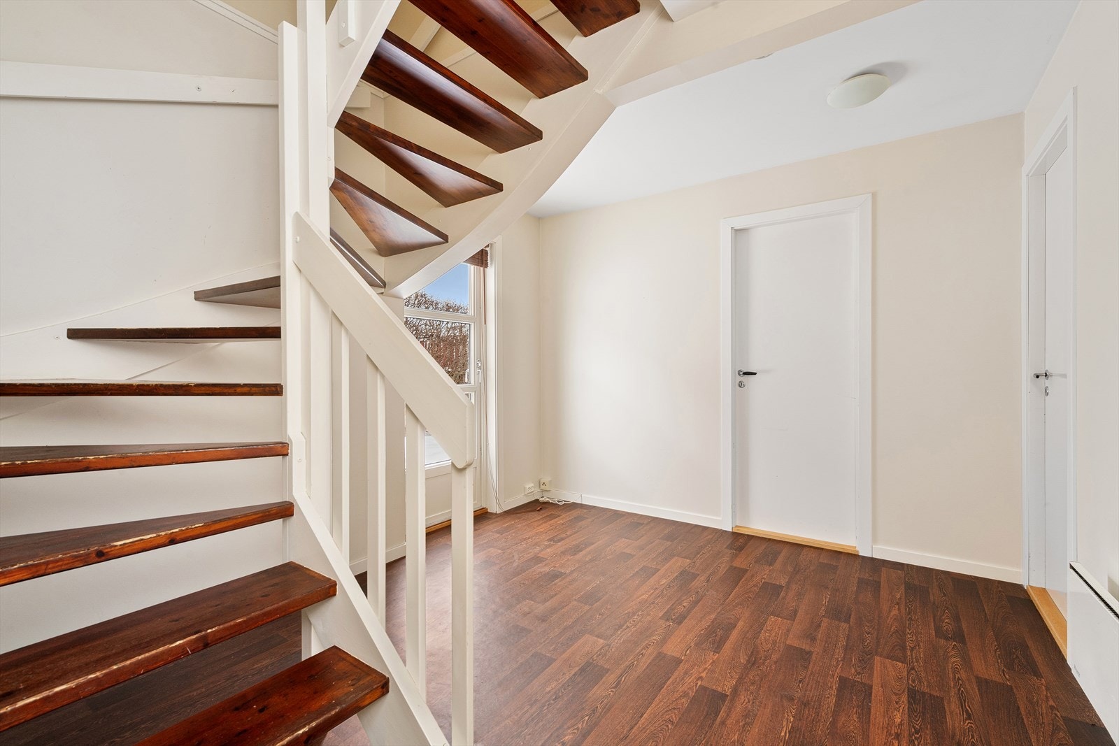 Hall med utgang til hagen Galleribilde