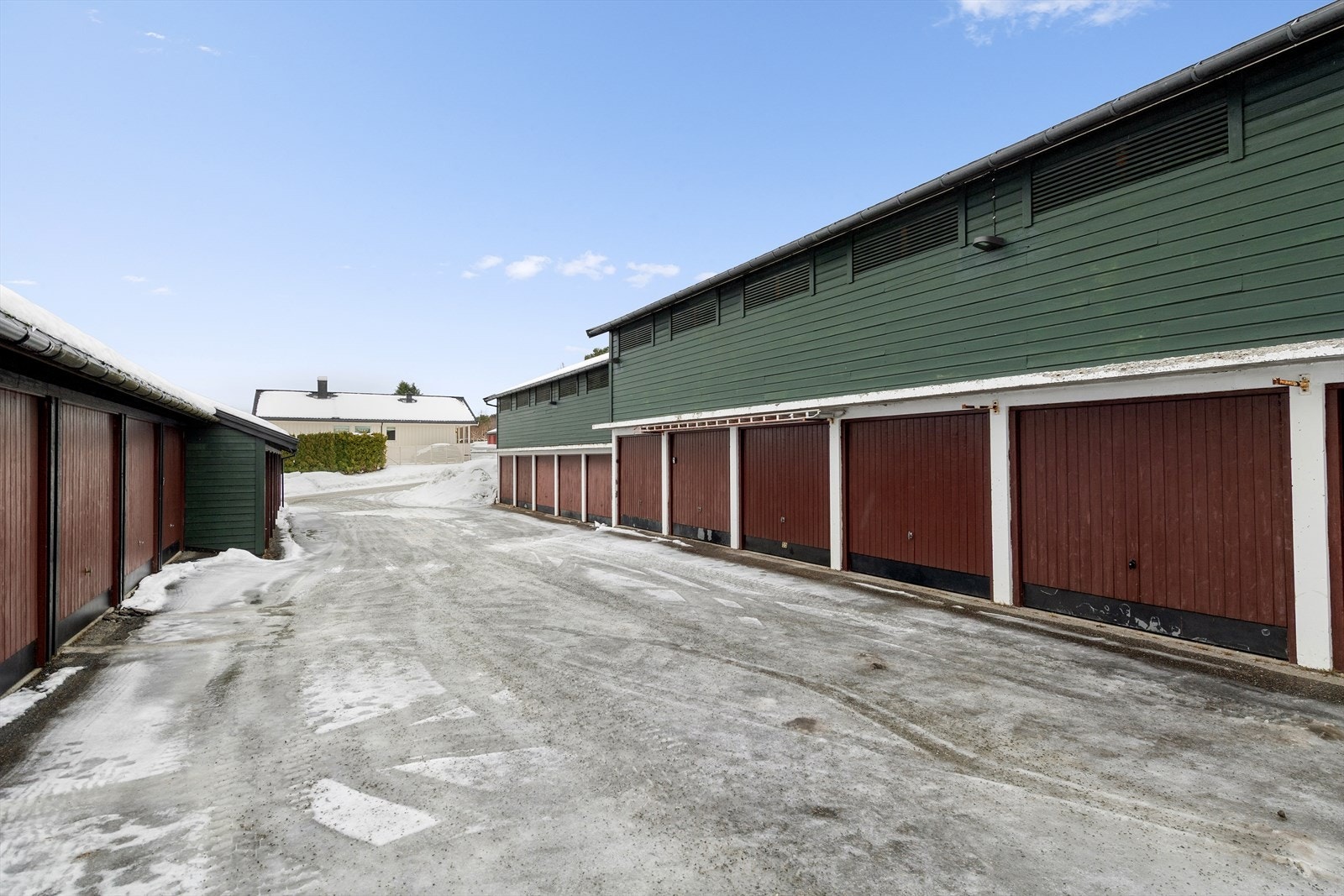 Garasje i felles garasjeanlegg for Bjørkfinkvegen interesselag Galleribilde