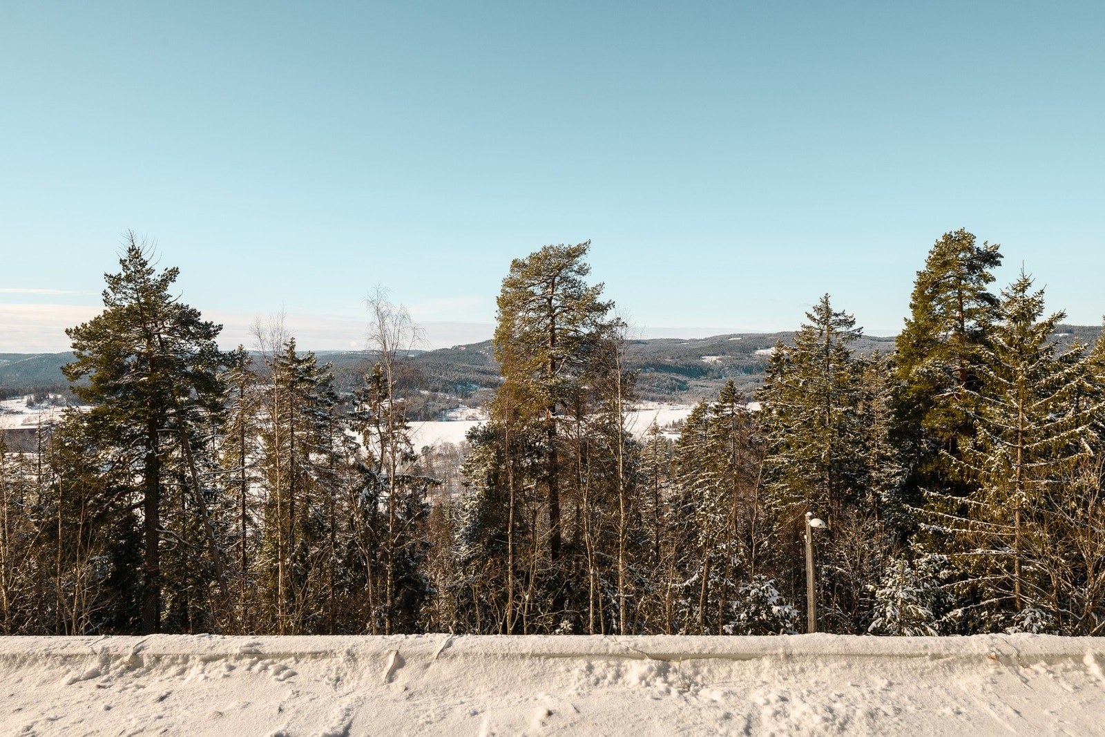 Nærmeste bussholdeplass er kun 400 meter unna, med hyppige avganger mot blant annet Majorstuen. Galleribilde
