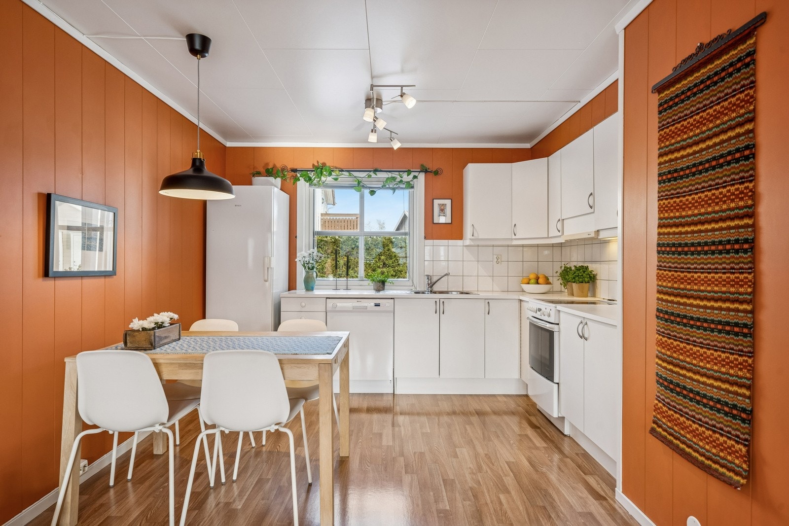 Kjøkken med plass for spisestue Galleribilde