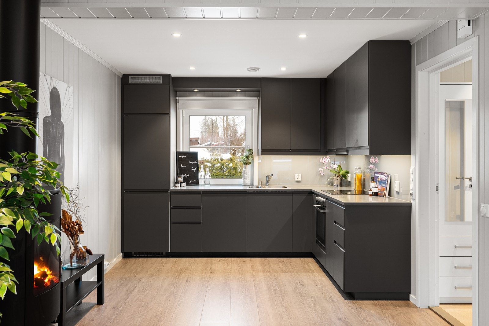 Boligen sto ferdig i 2021, og holder gjennomgående god standard. Galleribilde