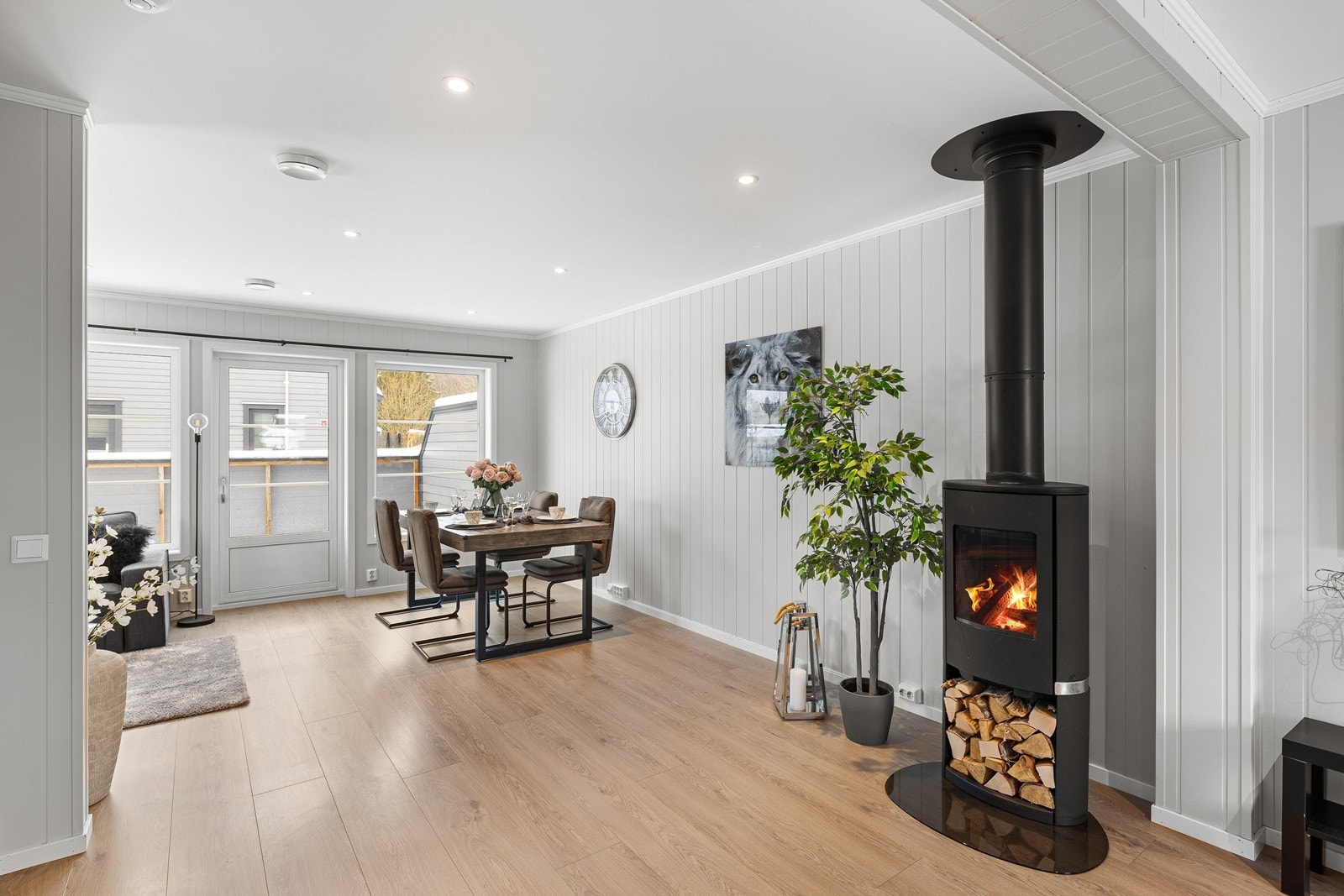 Dette er en nyere og innflytningsklar halvpart av tomannsbolig med sentral beliggenhet på Råholt! Galleribilde