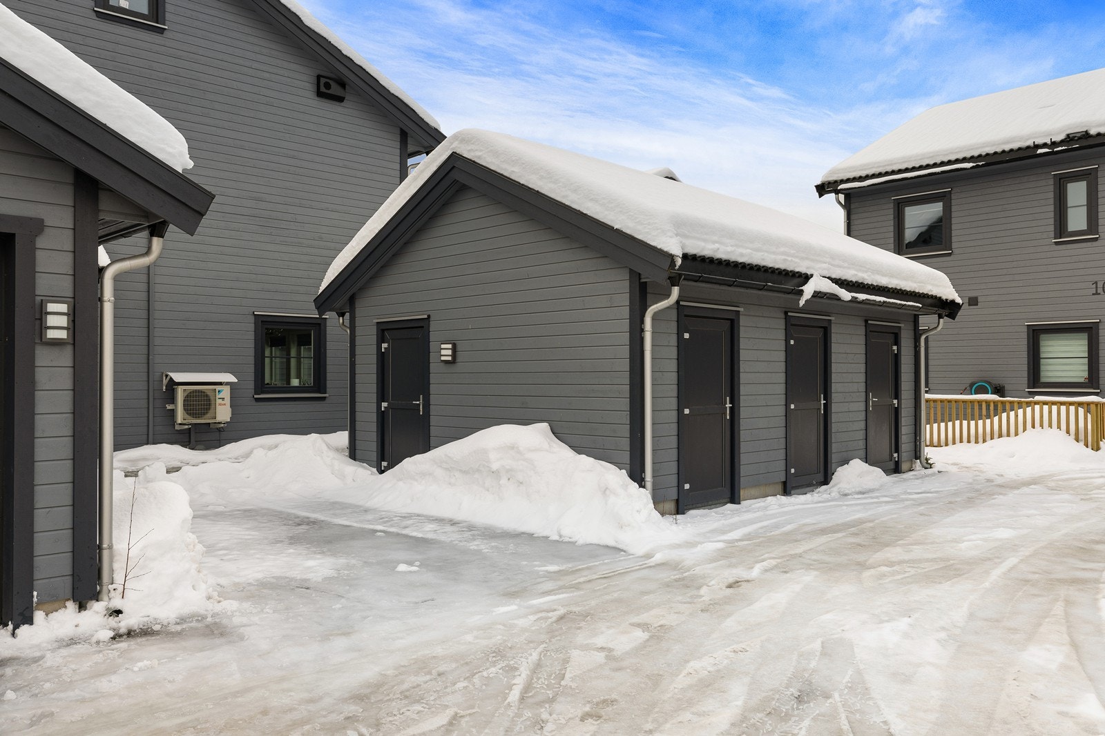 I tillegg disponeres en utebod på BRA-e 5 m². Galleribilde