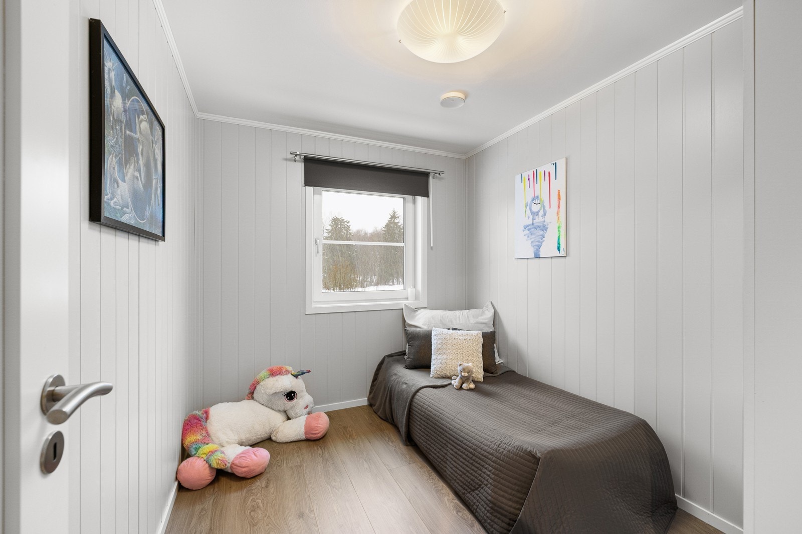 Rommene har plass til seng, nattbord, garderobeløsning og evt. skrivebord. Galleribilde