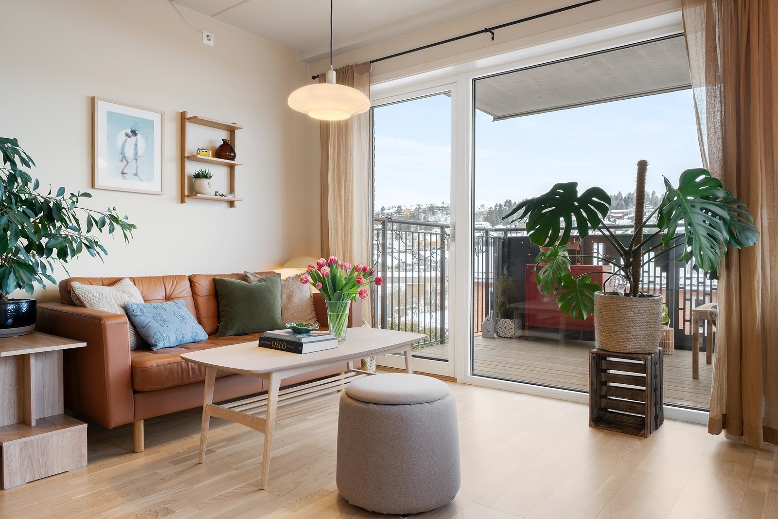 Fra stuen er det utgang til balkong på 9 kvm. Galleribilde