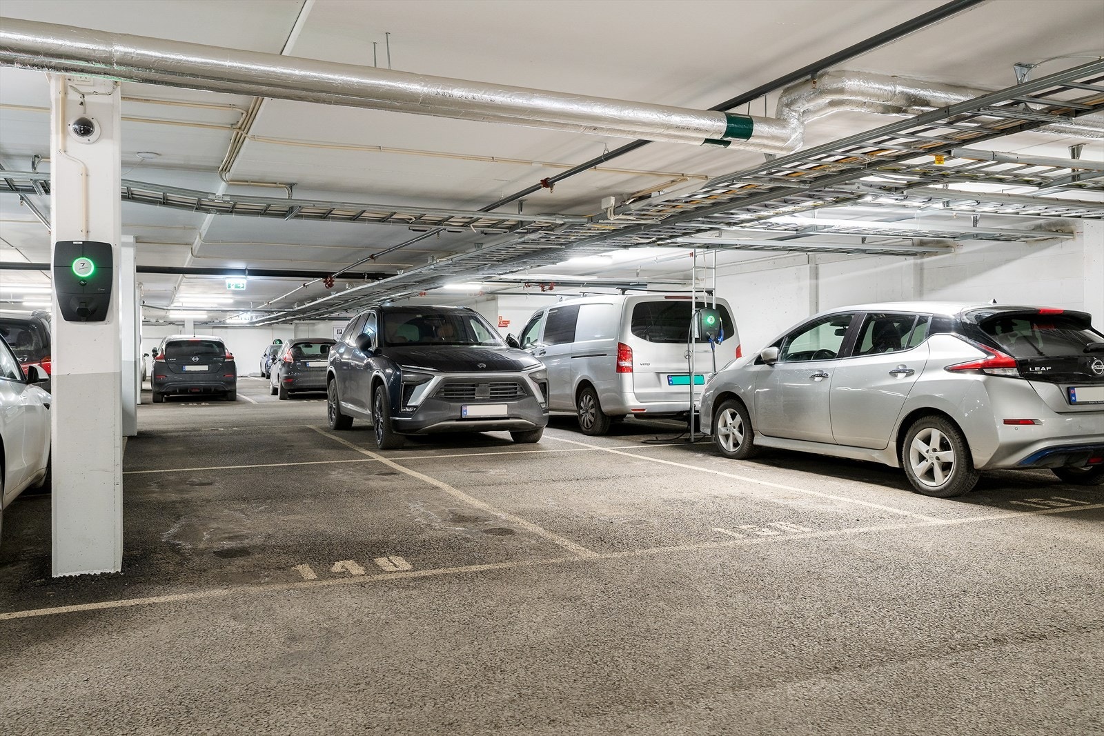 Det medfølger en garasjeplass m/el-billader og privat bod. Galleribilde