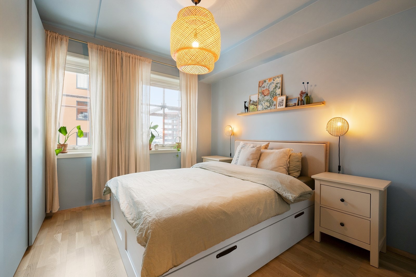 Hovedsoverommet er romslig og har garderobeskap samt god plass til dobbeltseng. Galleribilde