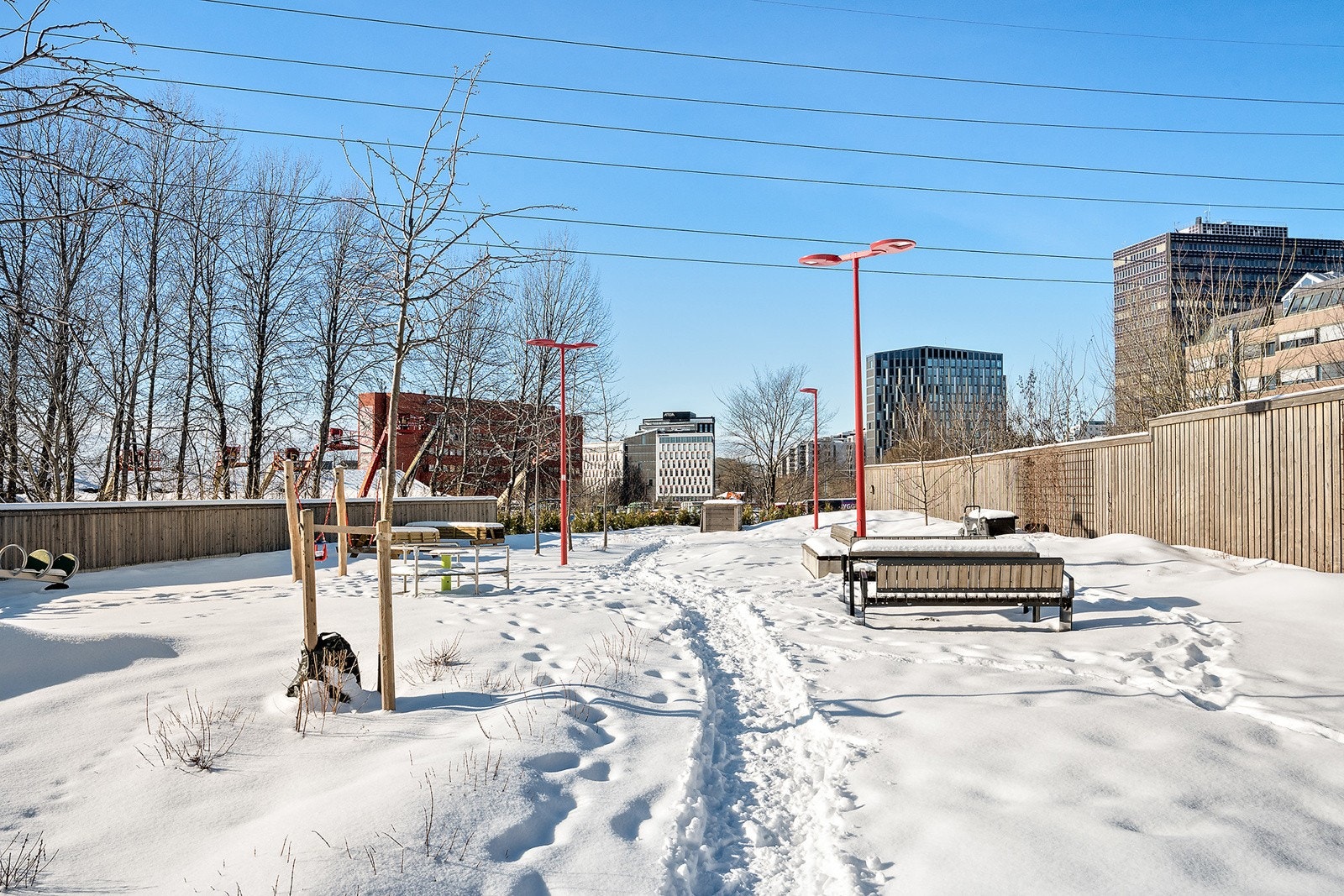 Det er kort vei ned til Økern T med en rekke bussavganger og T-bane. Galleribilde