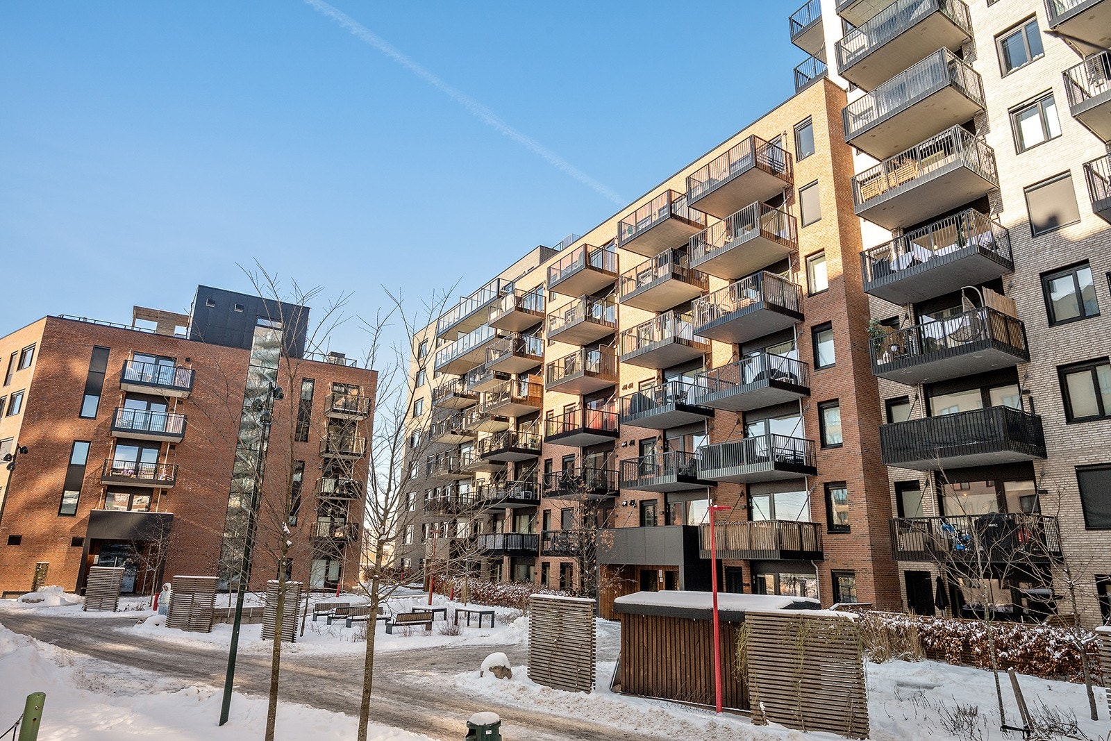 Rolig og bilfritt gårdstun mot leiligheten. Galleribilde