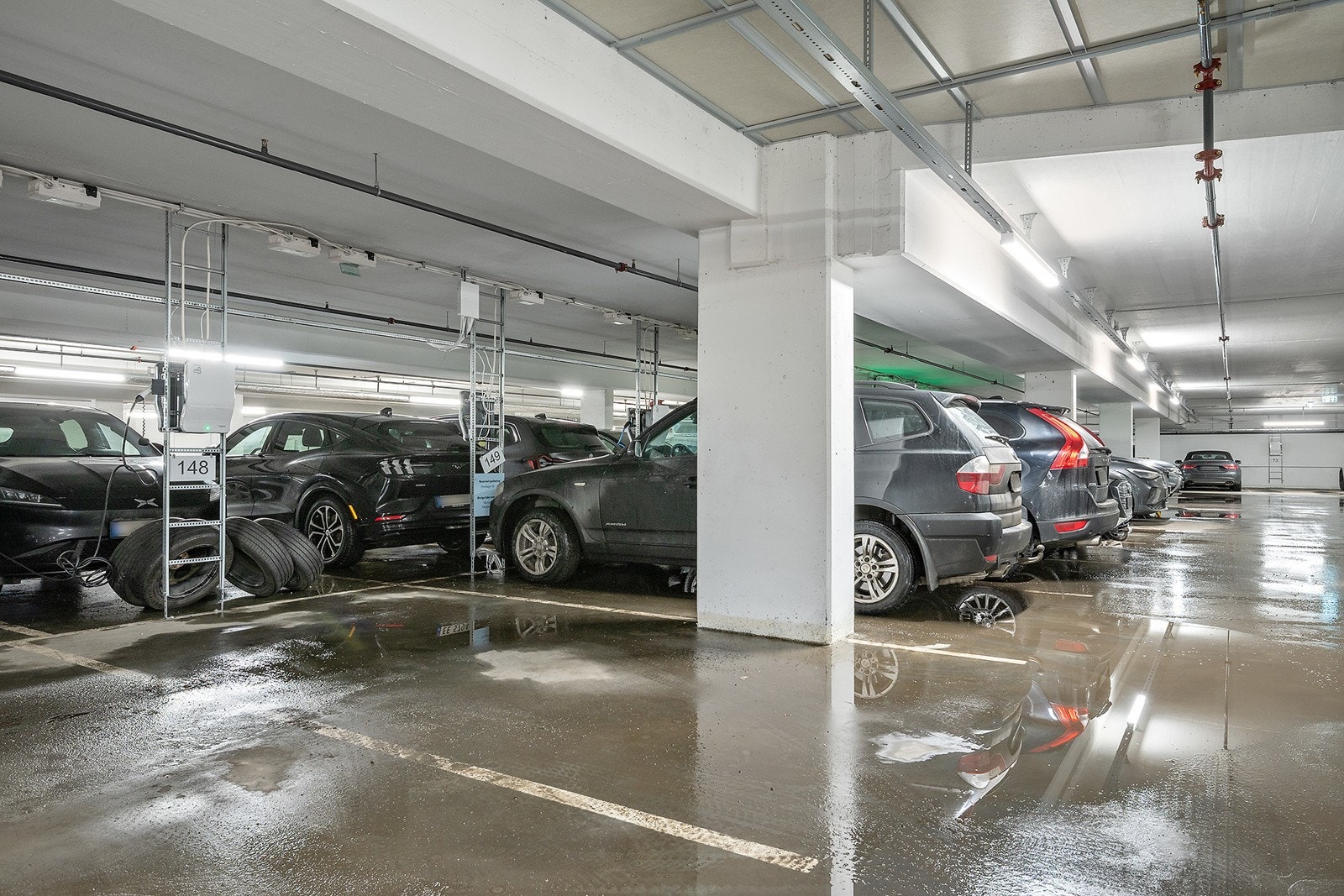 Eier har i dag en garasjeplass. Kjøper får opsjon på å kjøpe denne. Galleribilde