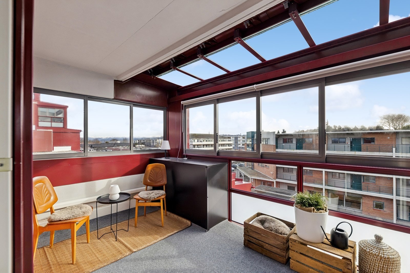 Leiligheten ligger fint til på hjørnet i øverste etasje Galleribilde