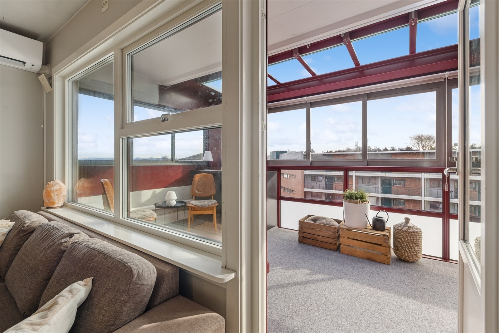 Borettslaget holder på med innglassing av balkongene, hvor denne stod ferdig i 2025 Galleribilde