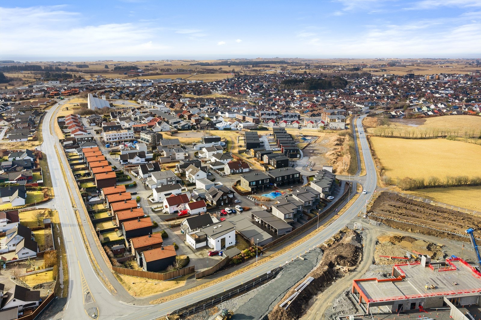 Etablert boligområde med gangavstand til både skole og barnehage. Galleribilde