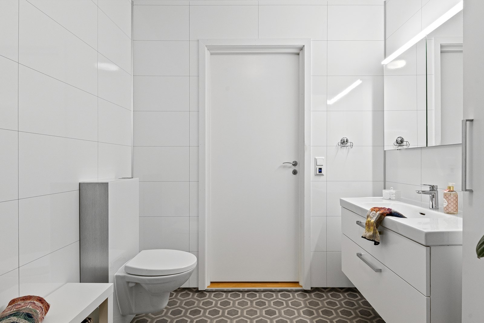 Badet har varme i gulv. Galleribilde