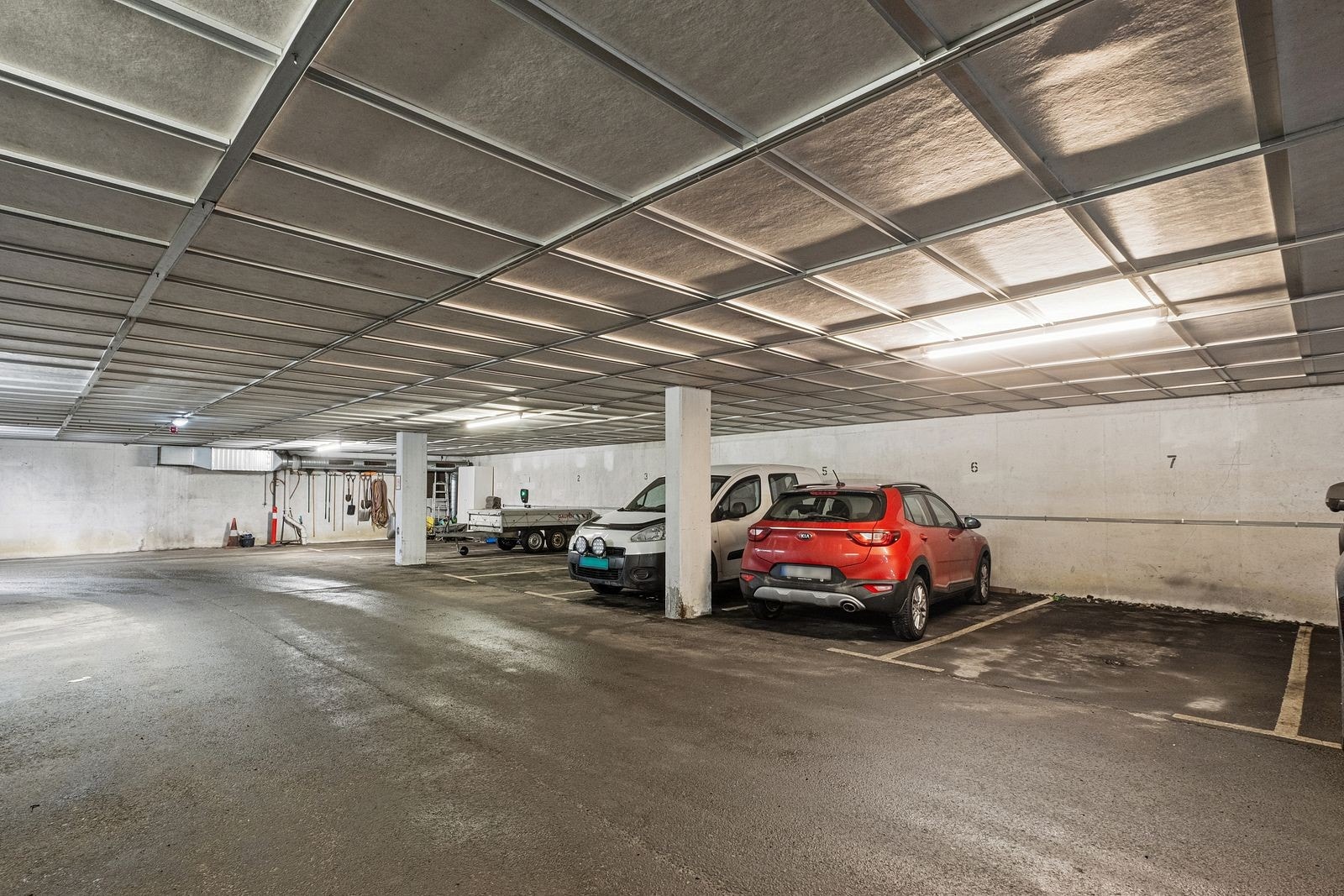 Egen garasjeplass i felles garasjeanlegg. Galleribilde