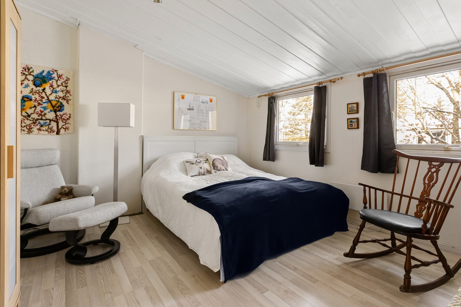 Soverommet i 2.etasje var opprinnelig to soverom og kan med enkle grep tilbakeføres. Galleribilde