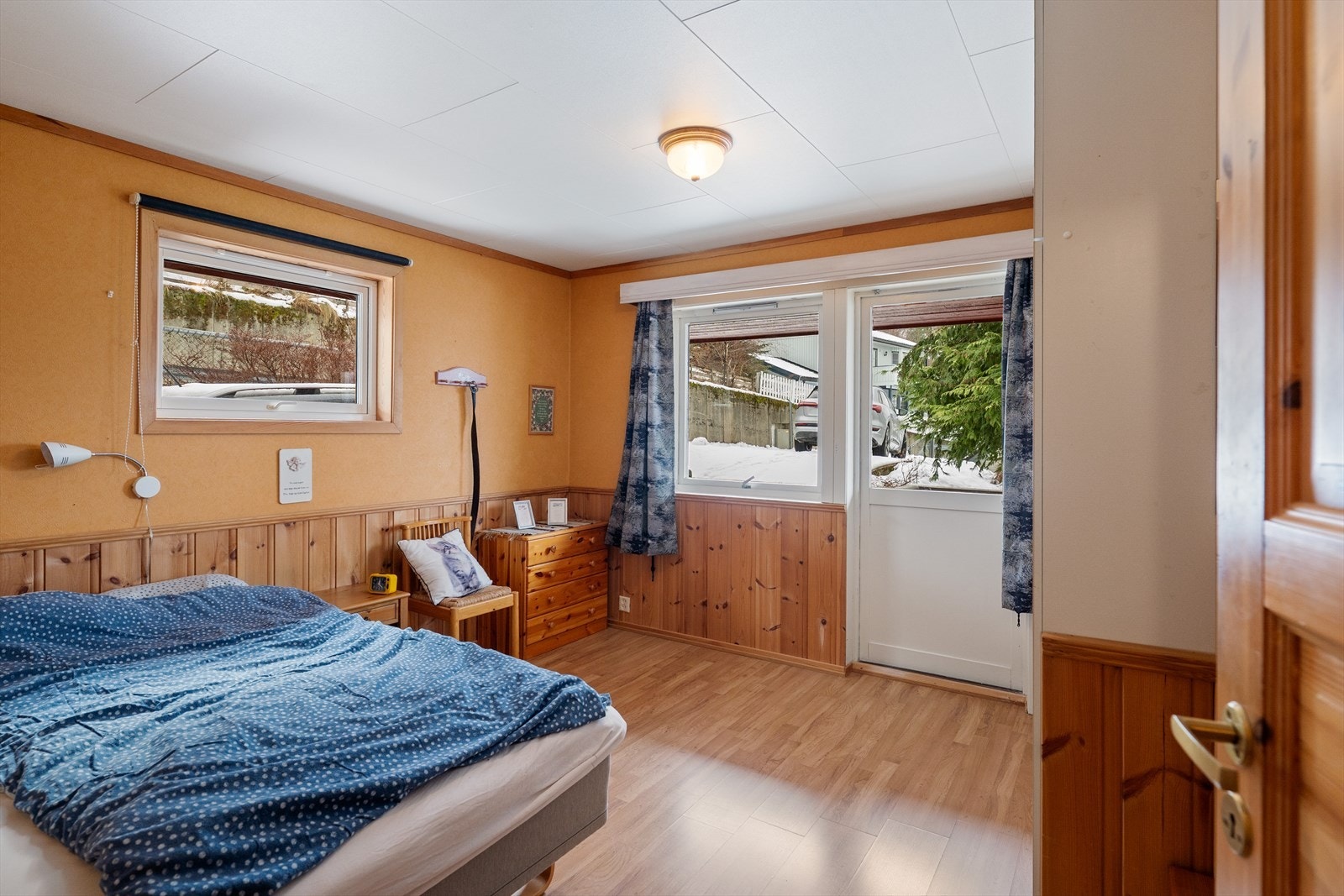 Hovedsoverom med egen utgang til terrasse. Galleribilde