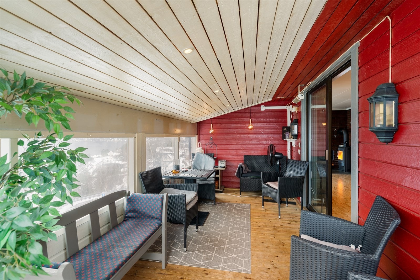 Overbygget terrasse med tilkomst fra stuen. Galleribilde