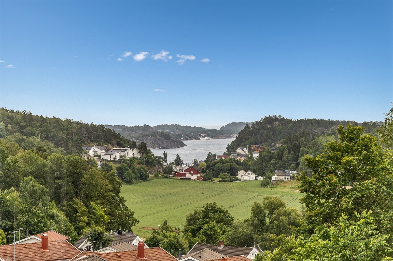 Leiligheten ligger i et veletablert og attraktivt område, med nærhet til både natur og sentrale fasiliteter. Galleribilde
