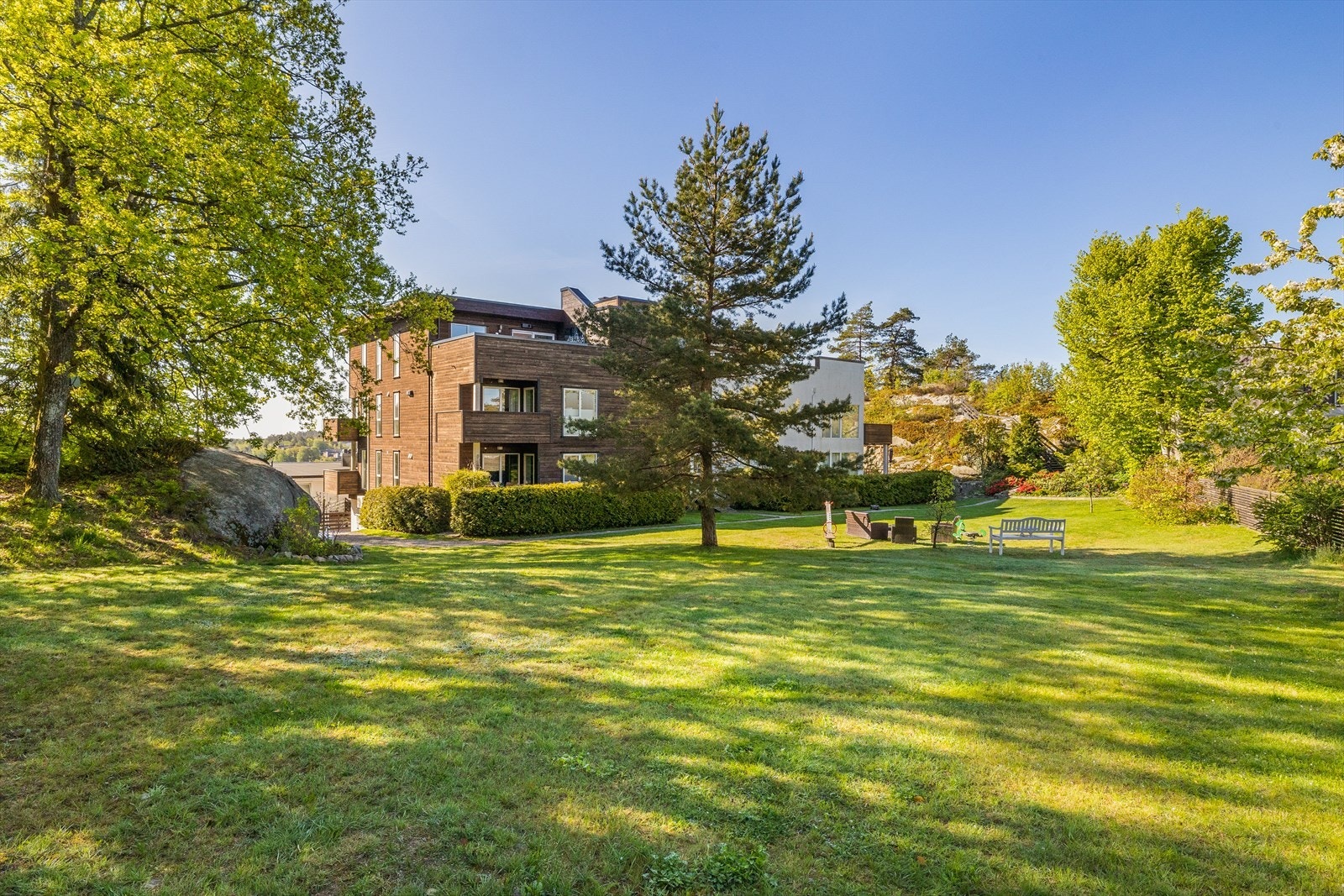 Omgivelsene er rolige og idylliske, samtidig som det er kort vei inn til sentrum. Galleribilde