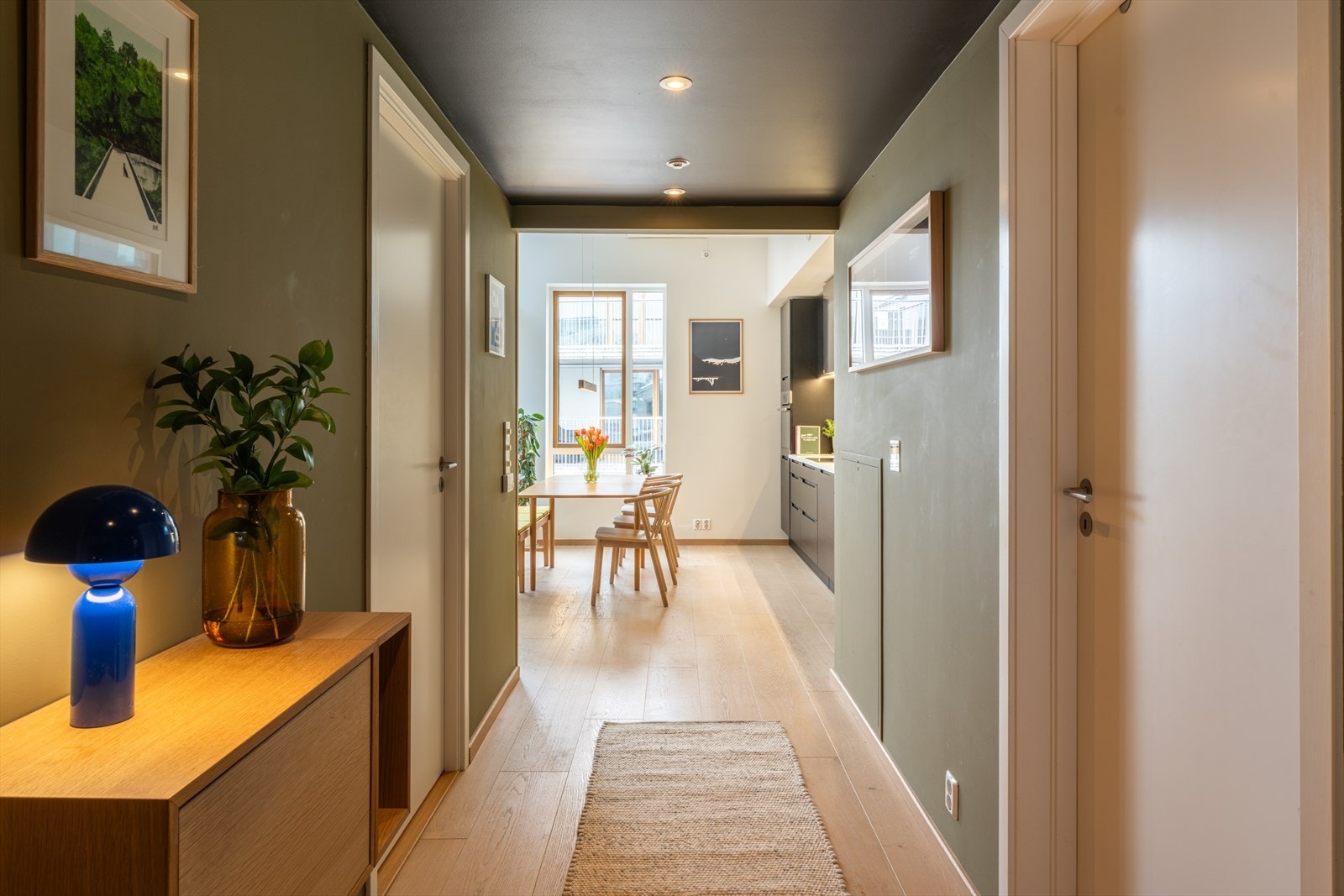 Innbydende entre som gir et godt førsteinntrykk av boligen Galleribilde