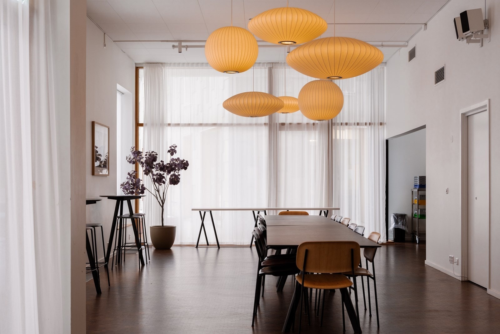 Rommet kan benyttes til kulturarrangementer, selskap med servering o.l. Galleribilde