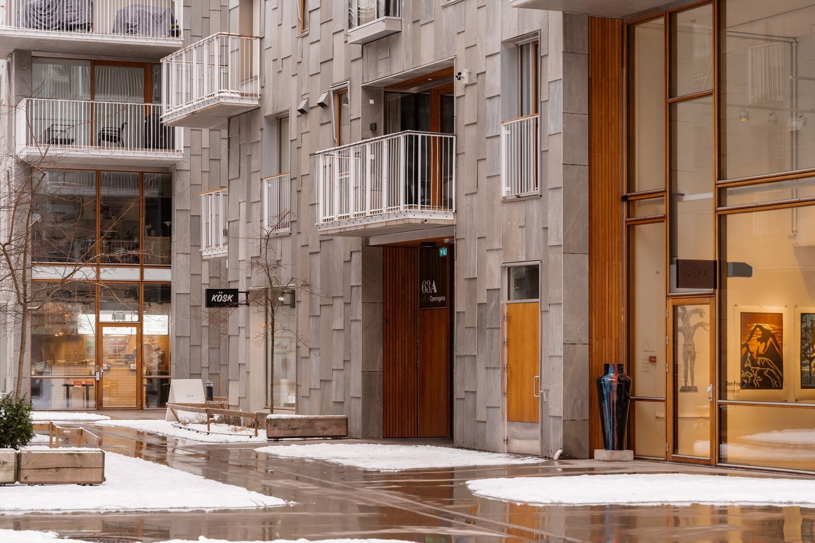 Sameiet består av 215 boligseksjoner og 19 næringsseksjoner fordelt på ni separate bygg Galleribilde