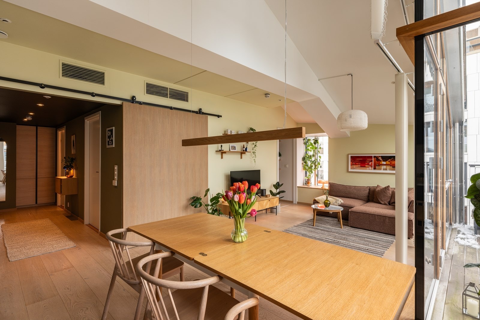 Leiligheten har en gjennomført planløsning med flotte detaljer Galleribilde